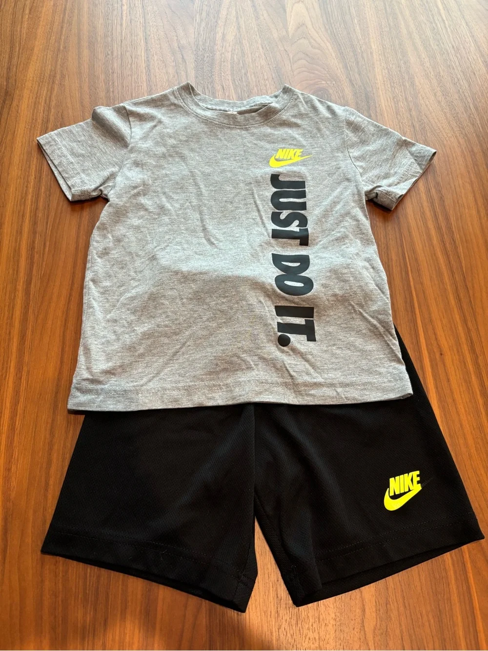 Nike set 4-5yrs